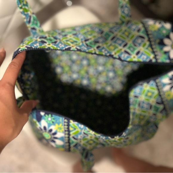 Like new, never used Vera Bradley overnight/weekender bag. - Picture 3 of 3